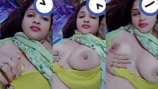 Cute face bhabhi showing boobs on video call
