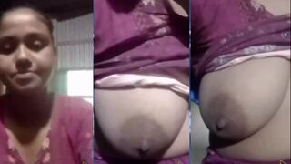 Big boobs village bhabhi pressing her boobs