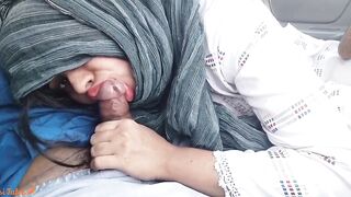 Horny girl Zahra sucks bf's thick dick, gets pussy licked in car
